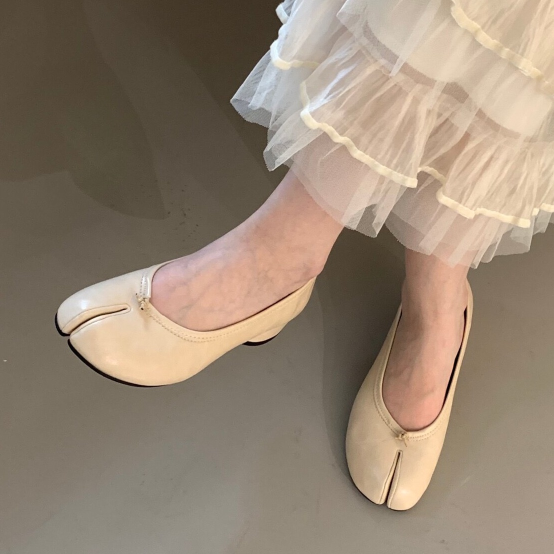 Bailamos Women Low Heel Split  - Women Shoes Loafers บทวิจารณ์และราคา